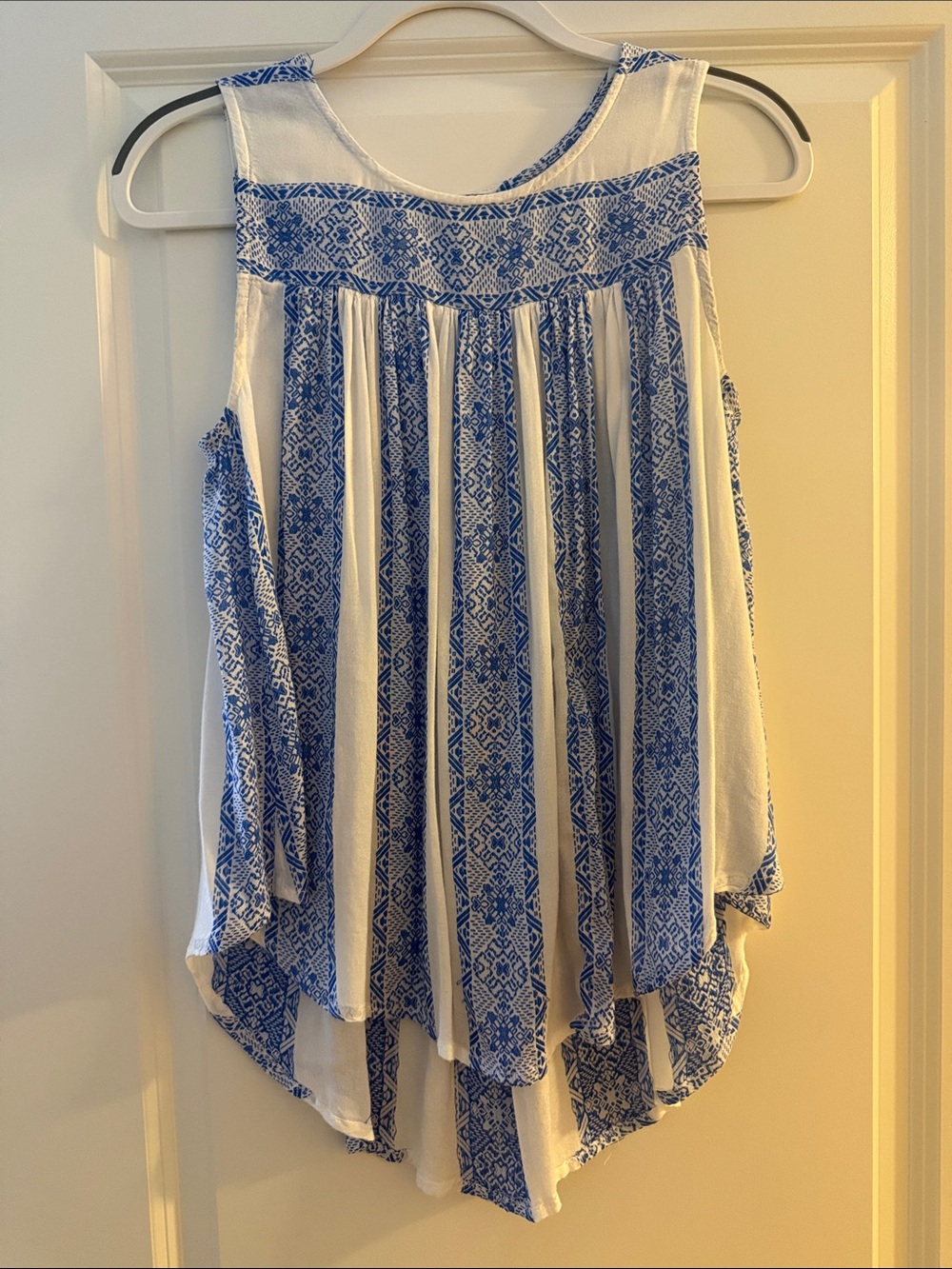 GAP White and Blue embroidered tank top. Women's XS